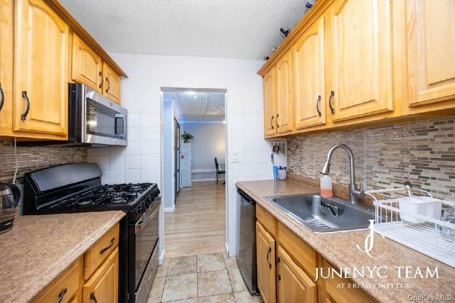 152-18 Union Turnpike 204K, Flushing, NY 11367