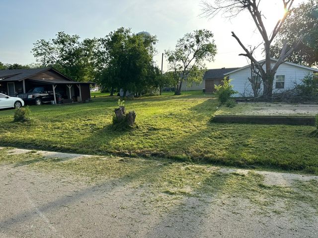 1408 1st Street E, Kaufman, TX 75142