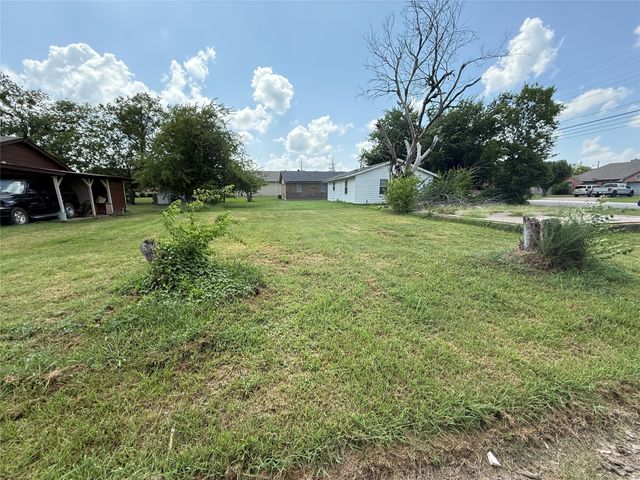 1408 1st Street E, Kaufman, TX 75142