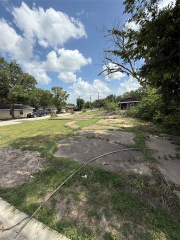 1408 1st Street E, Kaufman, TX 75142