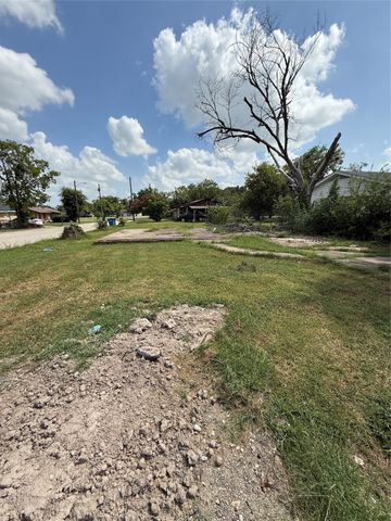 1408 1st Street E, Kaufman, TX 75142