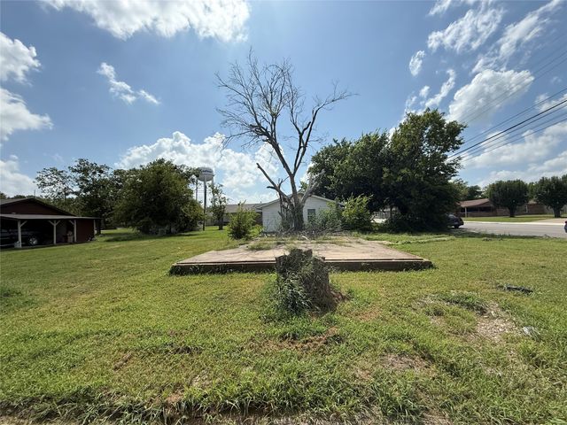 1408 1st Street E, Kaufman, TX 75142