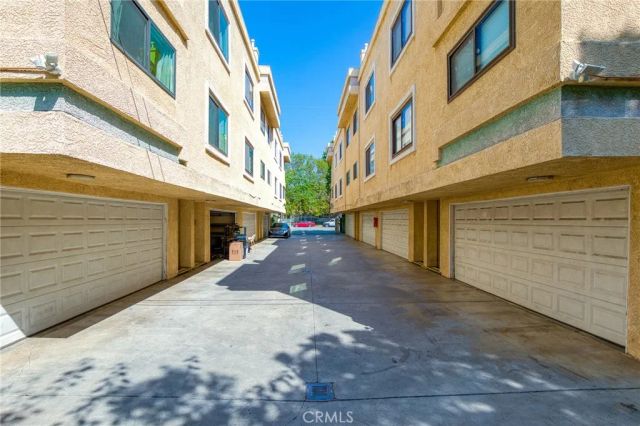12536 Burbank Boulevard 3, Valley Village, CA 91607
