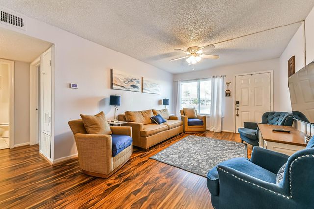 3535 Nasa Rd 1 Parkway 13, Seabrook, TX 77586