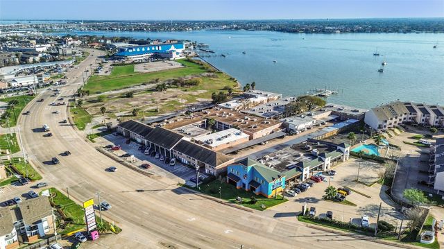 3535 Nasa Rd 1 Parkway 13, Seabrook, TX 77586