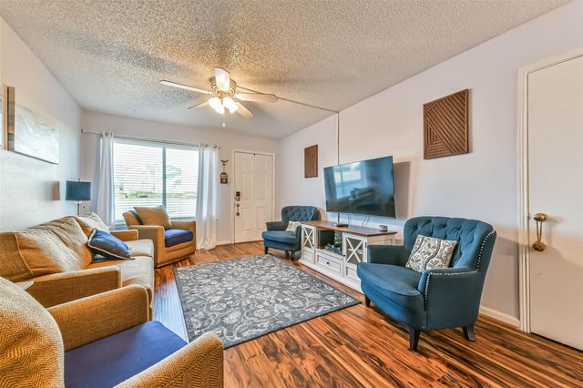 3535 Nasa Rd 1 Parkway 13, Seabrook, TX 77586