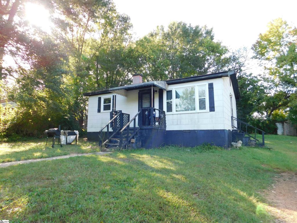 451 Sunnyside Circle, Greer, SC 29651