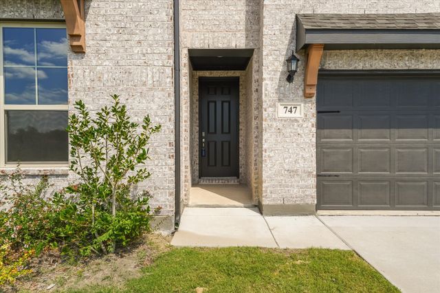 747 Embrace Court, Lavon, TX 75166