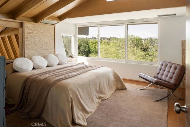 19950 Collier Street, Woodland Hills, CA 91364
