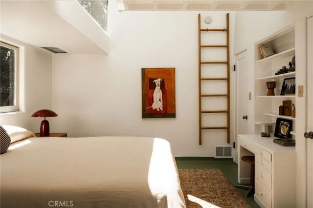 19950 Collier Street, Woodland Hills, CA 91364