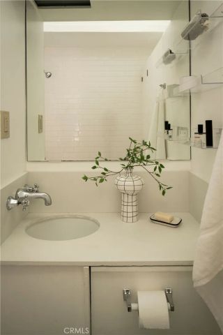 19950 Collier Street, Woodland Hills, CA 91364