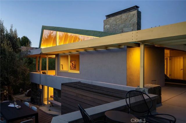 19950 Collier Street, Woodland Hills, CA 91364
