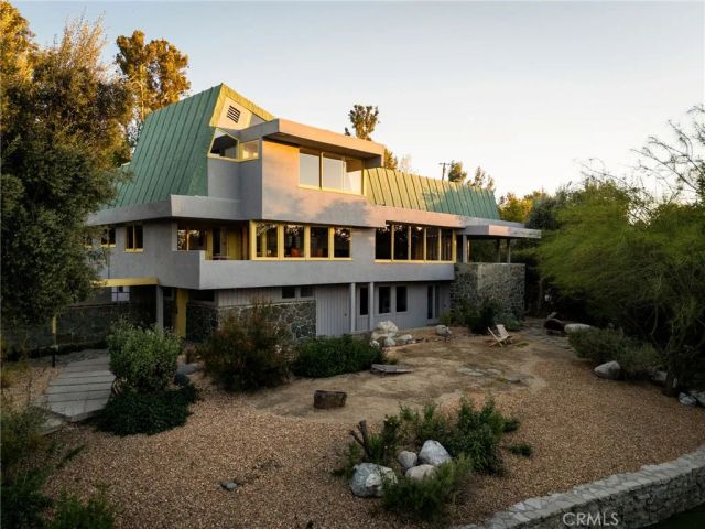 19950 Collier Street, Woodland Hills, CA 91364