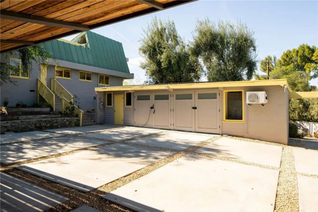 19950 Collier Street, Woodland Hills, CA 91364