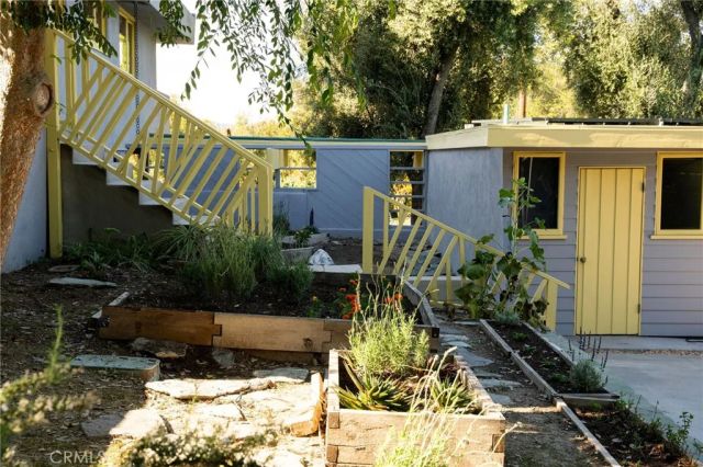 19950 Collier Street, Woodland Hills, CA 91364