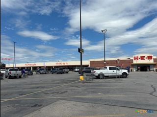 203-207 W Gonzales Street, Yoakum, TX 77995