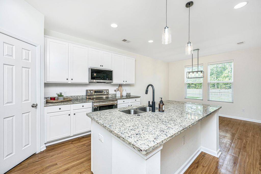 Image 12 of property listing at 1324 Wild Goose Trail, Summerville, SC 29483