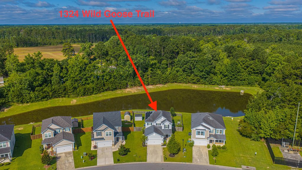 Image 2 of property listing at 1324 Wild Goose Trail, Summerville, SC 29483