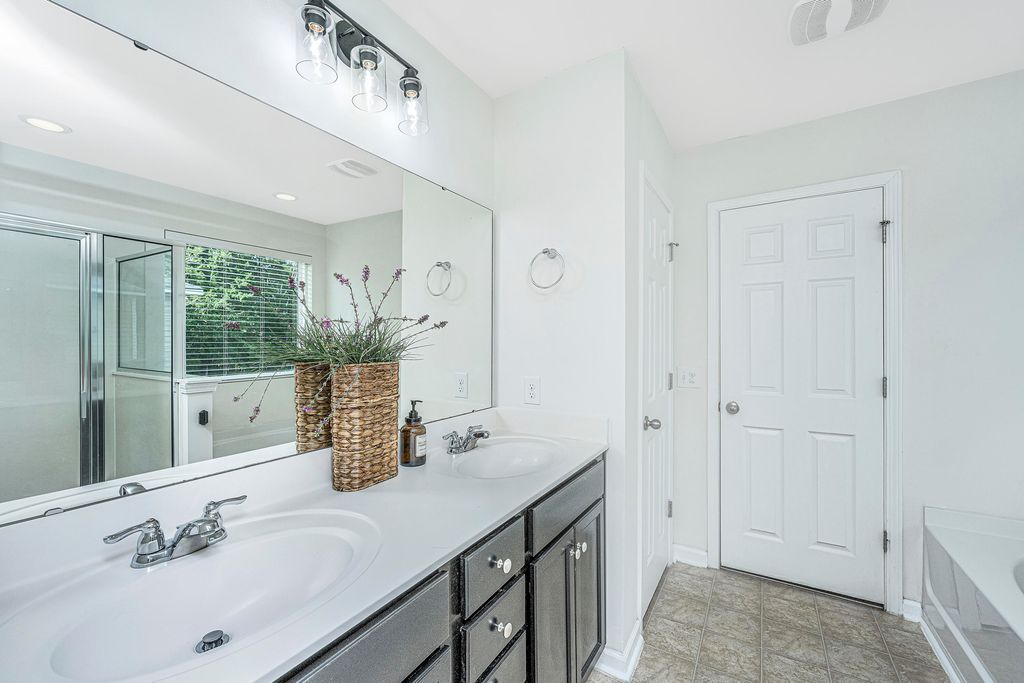 Image 20 of property listing at 1324 Wild Goose Trail, Summerville, SC 29483