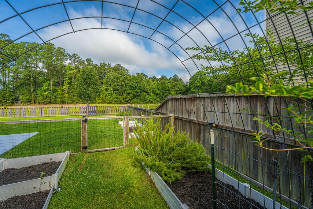 Image 3 of property listing at 1324 Wild Goose Trail, Summerville, SC 29483