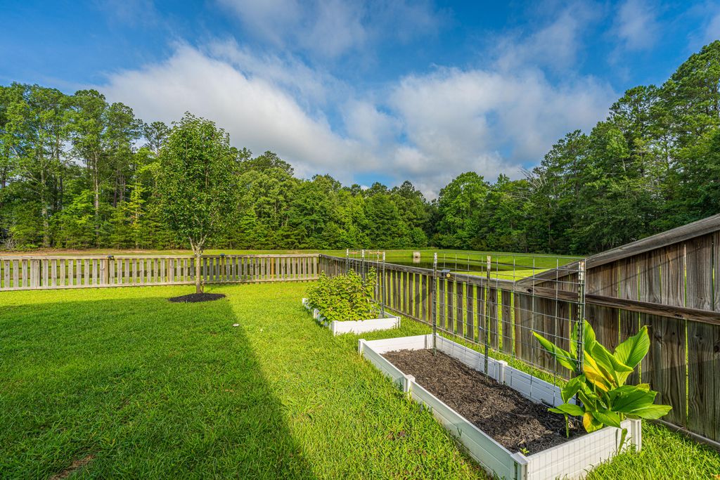 Image 4 of property listing at 1324 Wild Goose Trail, Summerville, SC 29483
