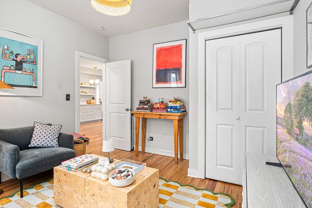 1432 N Maplewood Avenue 203, Chicago, IL 60622