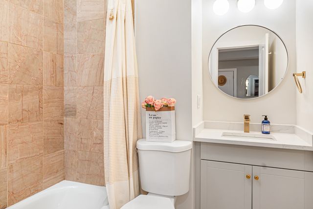 1432 N Maplewood Avenue 203, Chicago, IL 60622