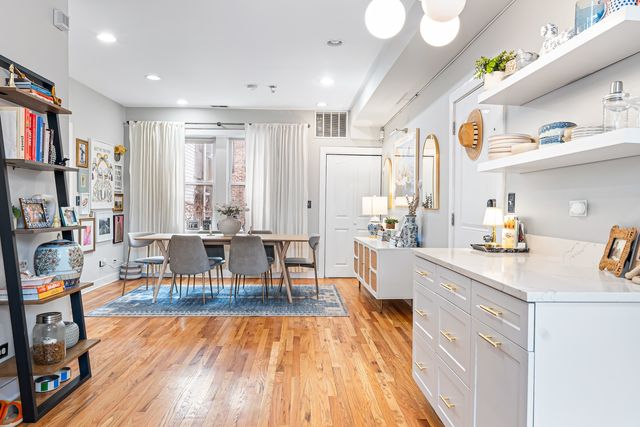 1432 N Maplewood Avenue 203, Chicago, IL 60622