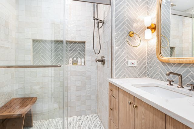 1432 N Maplewood Avenue 203, Chicago, IL 60622