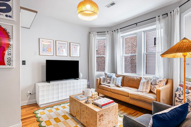 1432 N Maplewood Avenue 203, Chicago, IL 60622