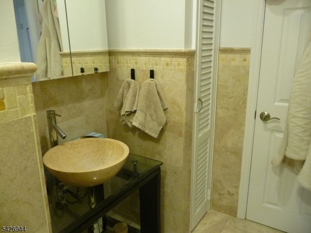 29 Up Mountain Ave C2902 2, Montclair Twp., NJ 07042