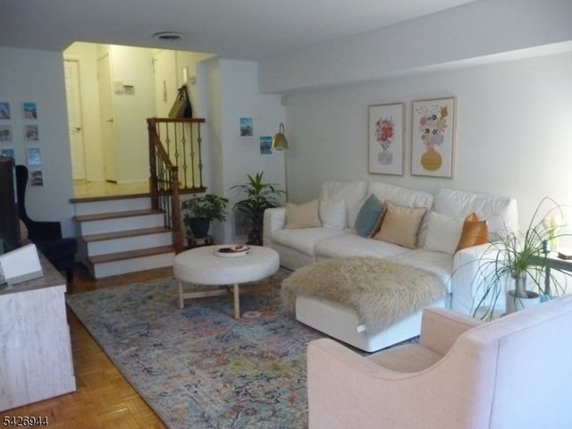 29 Up Mountain Ave C2902 2, Montclair Twp., NJ 07042