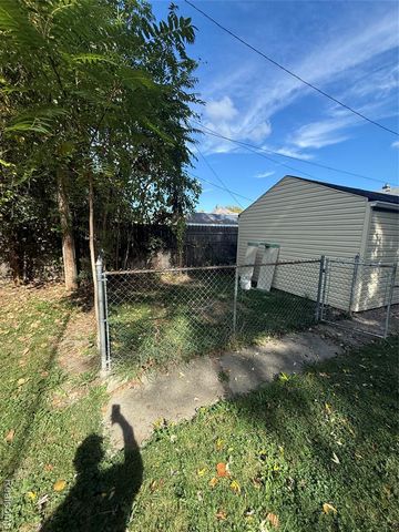 6737 Warwick Street, Detroit, MI 48228