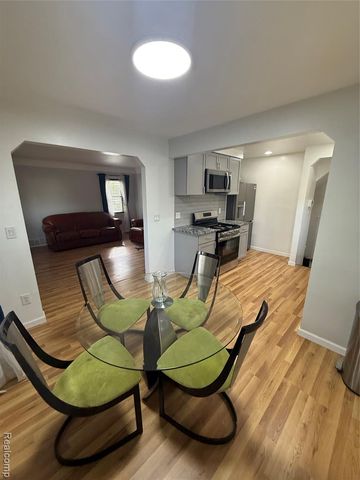 6737 Warwick Street, Detroit, MI 48228