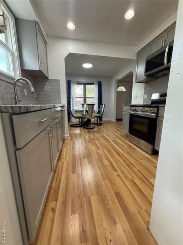 6737 Warwick Street, Detroit, MI 48228