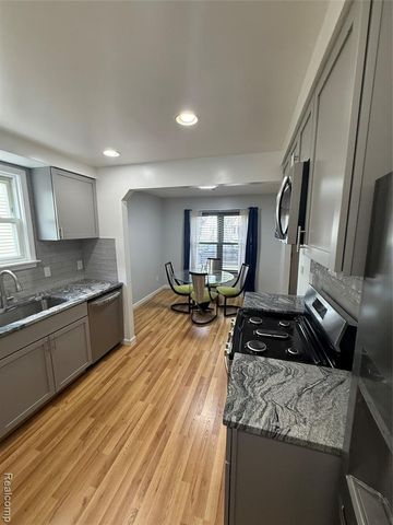 6737 Warwick Street, Detroit, MI 48228