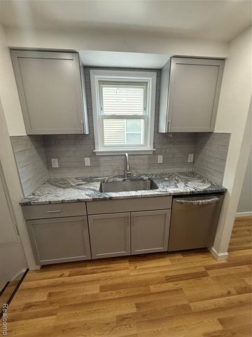 6737 Warwick Street, Detroit, MI 48228