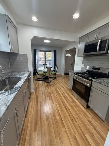 6737 Warwick Street, Detroit, MI 48228