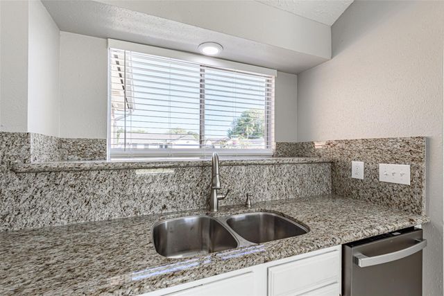 2519 Ironclad Drive, League City, TX 77573