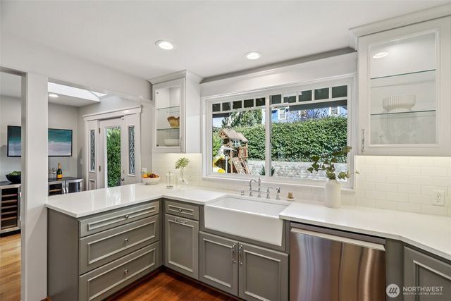 1606 33rd Avenue, Seattle, WA 98122