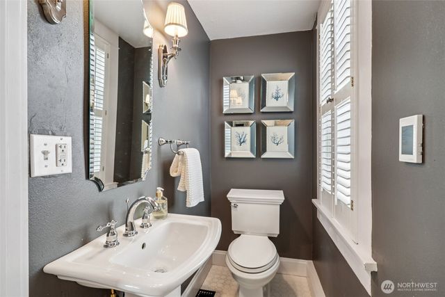 1606 33rd Avenue, Seattle, WA 98122