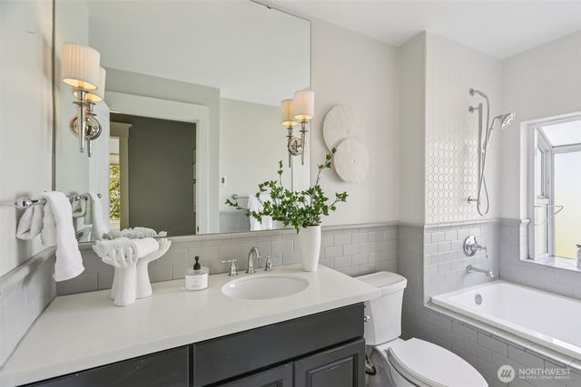 1606 33rd Avenue, Seattle, WA 98122