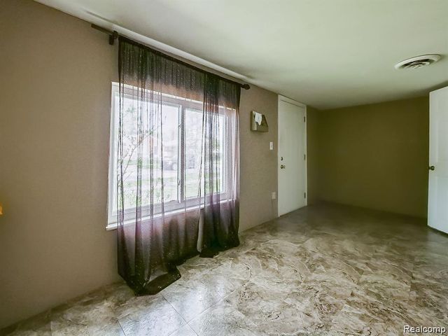 8320 Nightingale Street, Dearborn Heights, MI 48127