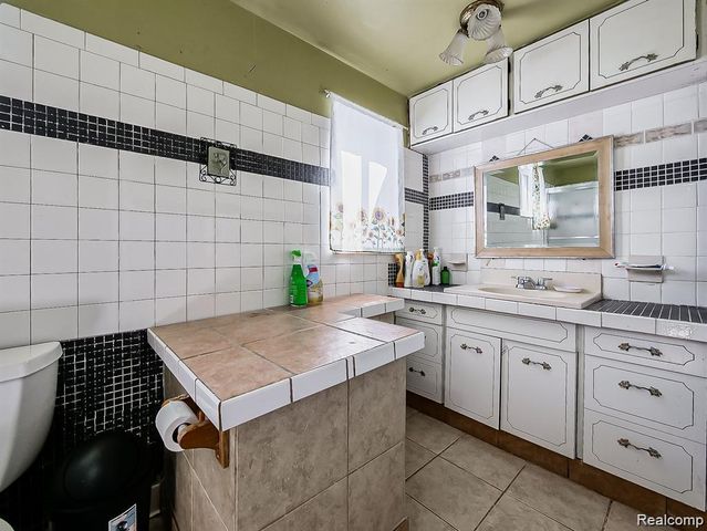 8320 Nightingale Street, Dearborn Heights, MI 48127