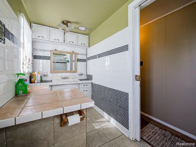 8320 Nightingale Street, Dearborn Heights, MI 48127
