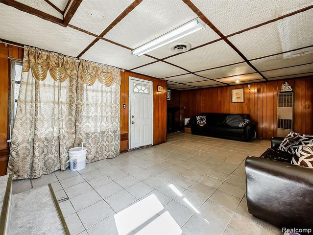8320 Nightingale Street, Dearborn Heights, MI 48127