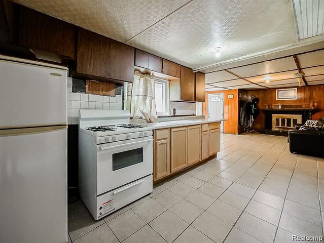 8320 Nightingale Street, Dearborn Heights, MI 48127