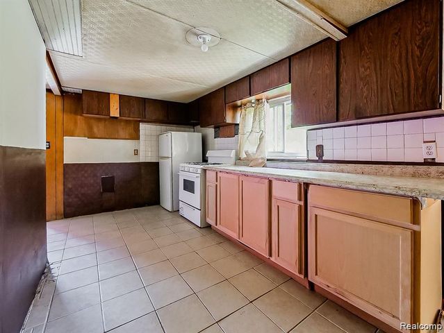 8320 Nightingale Street, Dearborn Heights, MI 48127