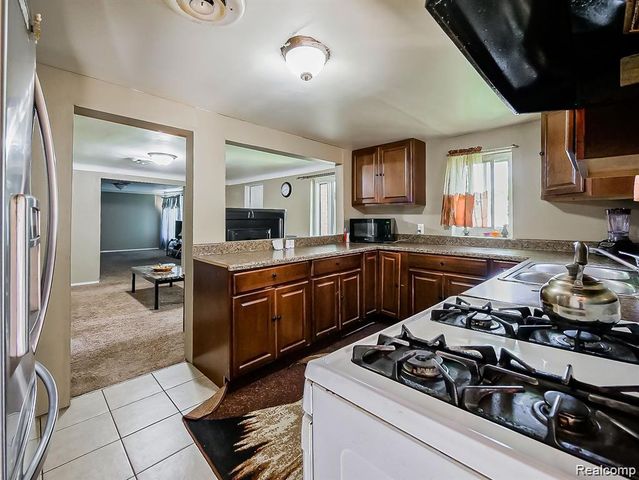 8320 Nightingale Street, Dearborn Heights, MI 48127
