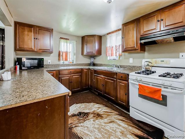 8320 Nightingale Street, Dearborn Heights, MI 48127